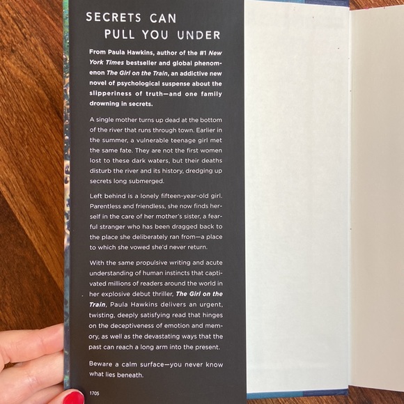 Paula Hawkins Book| Into the Water - Picture 2 of 2